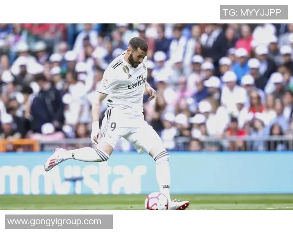 皇马足球球星：从贝尔到本泽马的传奇之路与辉煌成就